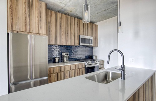Near West Side Apartment | Beautiful West Loop Jr 1BR w/Gym, near Fulton Market, by Blueground