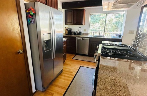 Somerset House | Beautiful with Fenced Yard in Bellevue