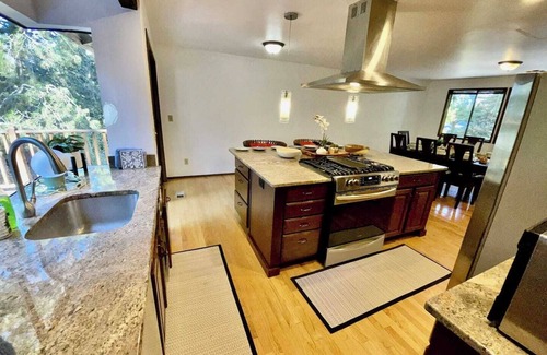Somerset House | Beautiful with Fenced Yard in Bellevue