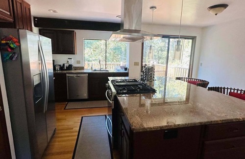 Somerset House | Beautiful with Fenced Yard in Bellevue