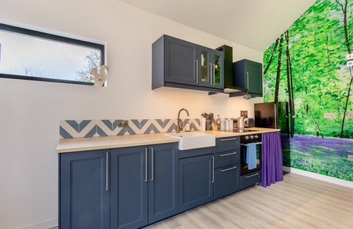 Sandy Cottage | Beautiful wood lodge set in countryside.