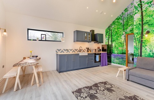 Sandy Cottage | Beautiful wood lodge set in countryside.