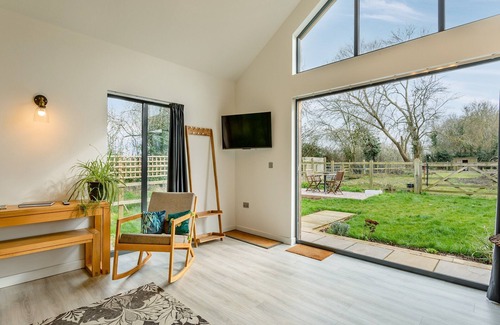 Sandy Cottage | Beautiful wood lodge set in countryside.