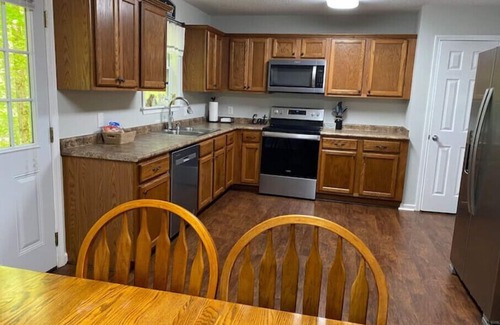 Sardis House | Beautiful wooded home. Close to Sardis Lake, Batesville, Oxford, and Southaven