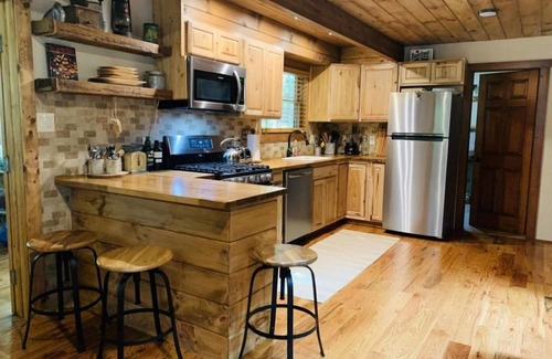 Albrightsville Cabin | Beautiful wooden lodge cabin in the Heart of the Poconos.