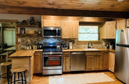Albrightsville Cabin | Beautiful wooden lodge cabin in the Heart of the Poconos.