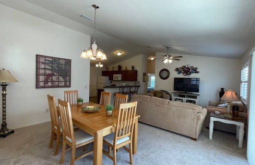 The Villages House | Beautifully 2/2 Dog-Friendly Patio Villa w/Golf Cart, BBQ, & FREE WiFi!