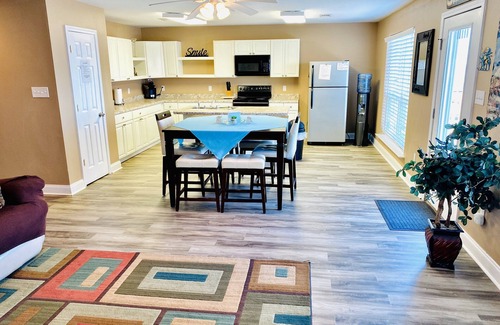 Lake Catherine House | Beautifully ￼built waterfront home on the lake