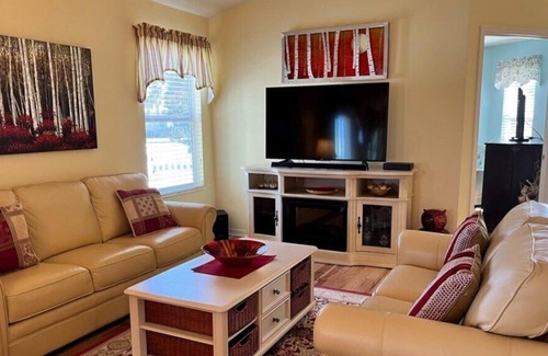 Charlotte House | Beautifully Decorated Home between Lake Sumter and Brownwood, includes Golf Cart