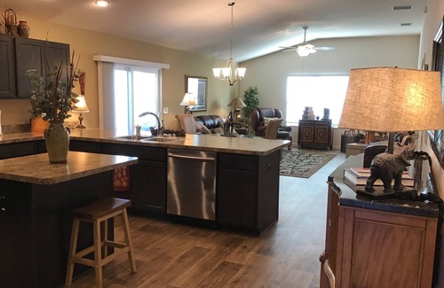 The Villages House | BEAUTIFULLY Decorated 2/2 Sm Dog Friendly w/NEW GAS GOLF CART, BBQ & BICYCLES