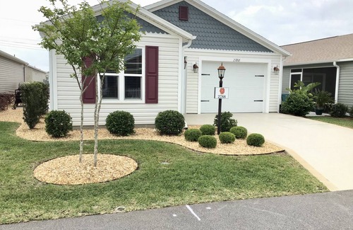 The Villages House | BEAUTIFULLY Decorated 2/2 Sm Dog Friendly w/NEW GAS GOLF CART, BBQ & BICYCLES