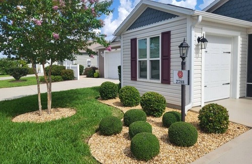 The Villages House | BEAUTIFULLY Decorated 2/2 Sm Dog Friendly w/NEW GAS GOLF CART, BBQ & BICYCLES