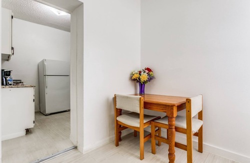 Government Hill Apartment | Beautifully decorated 1-bedroom for long term stay