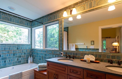 Harbert House | Beautifully Decorated, 5 True Bedrooms, Walk to Beach, Hot Tub, Firepit