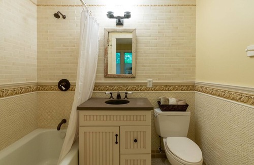 Harbert House | Beautifully Decorated, 5 True Bedrooms, Walk to Beach, Hot Tub, Firepit