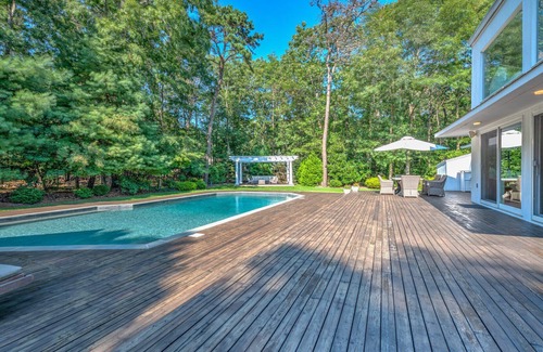 Quogue House | BEAUTIFULLY DECORATED AND LANDSCAPED HOME WITH OPEN KITCHEN, OUTDOOR DECK...