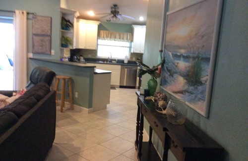 Rocky Point House | Beautifully decorated home in desirable Rocky Pt. area of Stuart close to water