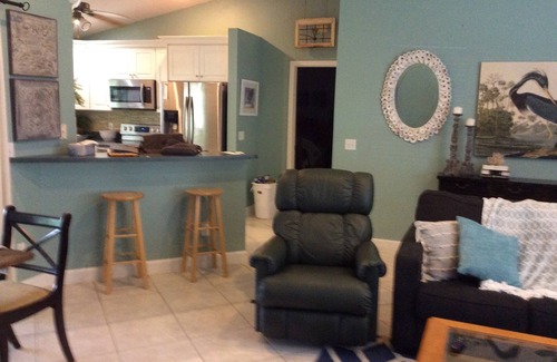 Rocky Point House | Beautifully decorated home in desirable Rocky Pt. area of Stuart close to water