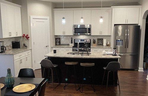 Mableton House | Beautifully decorated modern home with lots of space.