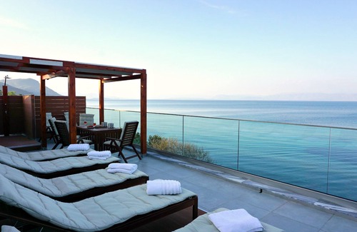 Messonghi Apartment | Beautifully Designed Modern Penthouse Apartment Right At The Waterfront.