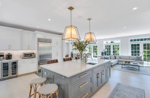 East Hampton House | Beautifully designed 4000 sq ft Hampton Traditional House, private pool,.