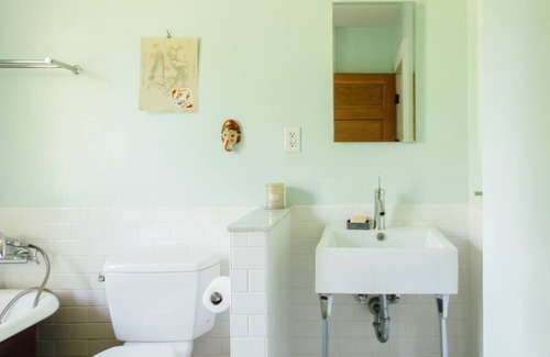 Mount Washington House | Beautifully-designed, quiet home in the city but feels like the country