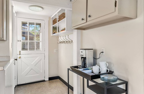 Portsmouth House | Beautifully Designed Guest House on Charming Aquidneck Island