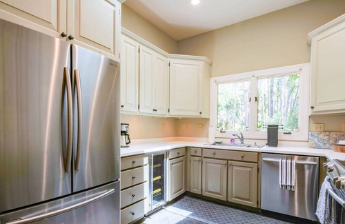 Vanderhorst Plantation House | Beautifully Furnished & Renovated Beach Home w/Large Living Room, Den & Back Deck!