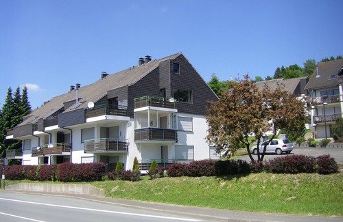 Niedersfeld Apartment | beautifully furnished apartment right on the lake Hillebachstausee