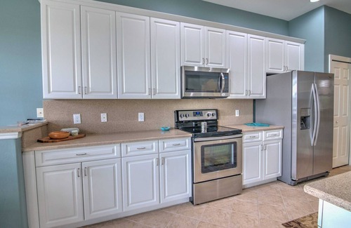 Gateway House | Beautifully Furnished Single Family Pool Home with Lake View in Gateway