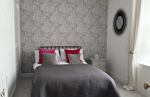 Ayr Apartment | Beautifully furnished flat with sea view, and 50m walk to the seafront in Ayr.