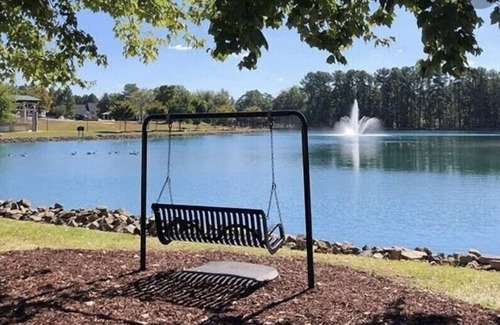 Pineville House | Beautifully furnished home next to lake & park - safe and convenient location