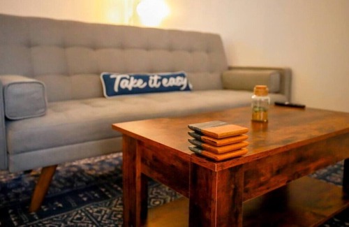 Greenacres Apartment | Beautifully Lit Roomy 2 BR Great for Travel Worker