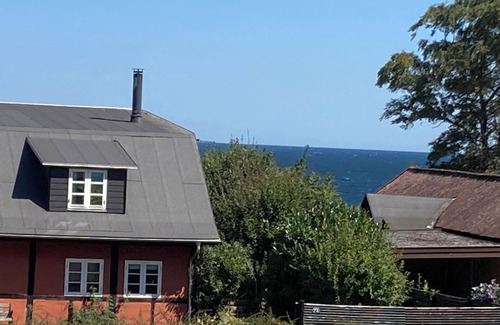 Sandkaas House | Beautifully located holiday home with a sea view.