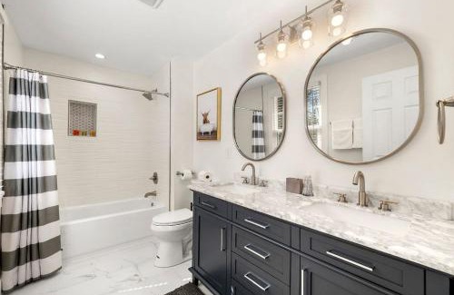 Norcross House | Beautifully Modern Newly-Renovated Cottage in Norcross