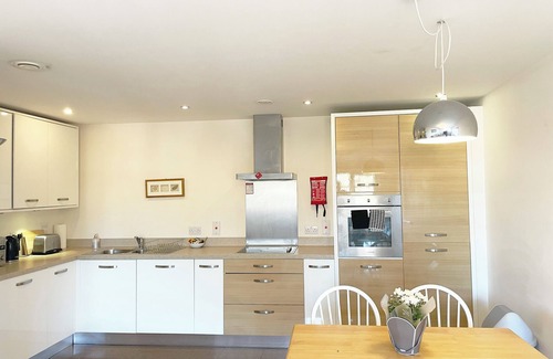 Rushmoor District Apartment | Beautifully presented 2 Bedroom Apartment - Farnborough