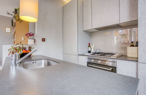 Addison Apartment | Beautifully Presented 1BD Flat in West London