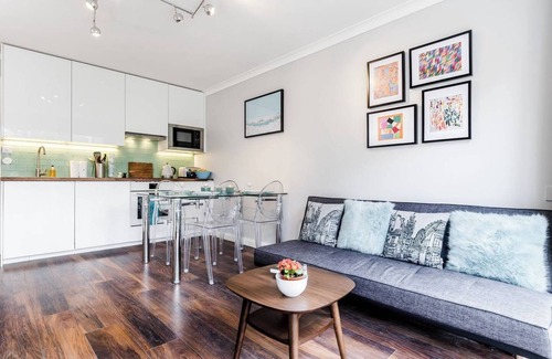 Bishop's Apartment | Beautifully Presented 2BD Flat near Westminster