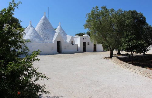 Ceglie Messapica Villa | Beautifully renovated Trulli with stunning swimming pool (12M x 6M)