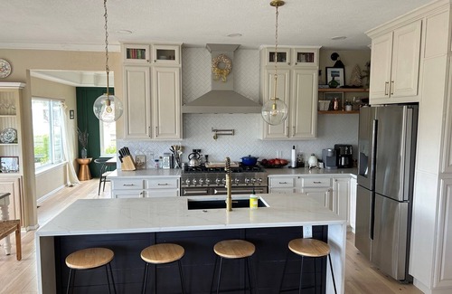 Gleneagle House | Beautifully renovated 4 bedroom house 2 minutes from AFA North Gate