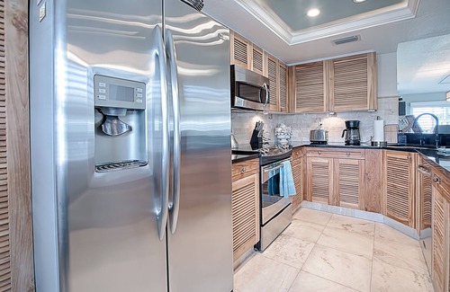 New Smyrna Beach Condo | Beautifully redecorated 1st Floor - 3 bed 2 Bath Condo in New Smyrna Beach, FL