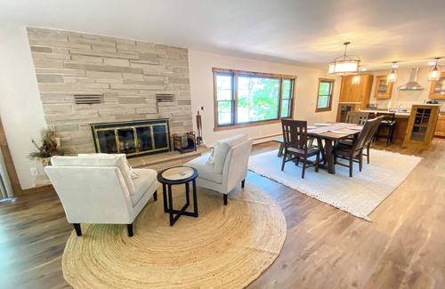 Rhinelander Cottage | Beautifully Remodeled Lakefront Cottage With Picturesque Views Of Lake Mildred