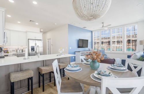 Venice Apartment | Beautifully Remodeled 2-Bedroom, 2-Bath Apt in Historic Downtown Venice, FL