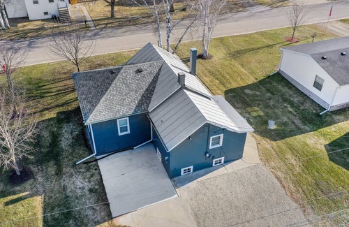 Oconto House | Beautifully remodeled, Oconto Hideaway that is the perfect location for your next stay in Oconto