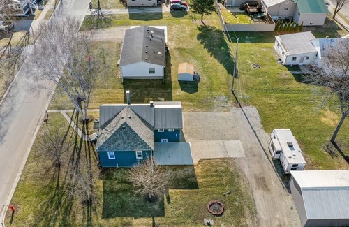 Oconto House | Beautifully remodeled, Oconto Hideaway that is the perfect location for your next stay in Oconto