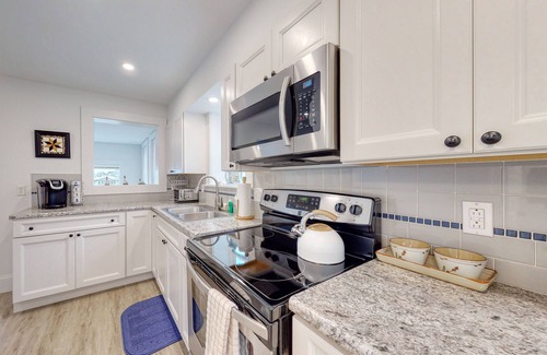 Boothbay Harbor House | Beautifully renovated home w/prime location - walk to the footbridge & downtown