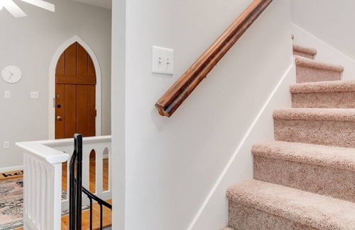 Old Town Fredericksburg Apartment | Beautifully Renovated 3 level Unit in Historic Downtown Fredericksburg