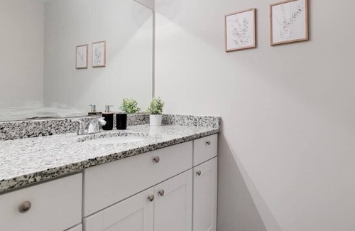 Old Town Fredericksburg Apartment | Beautifully Renovated 3 level Unit in Historic Downtown Fredericksburg
