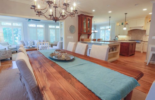 Pelican Bay House | Beautifully Renovated Beach Home Great for Kids & Families; 5 Minute Walk to Beach; Community Pool