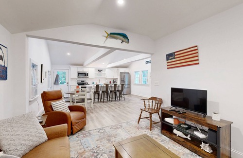Hyannis House | Beautifully renovated home walking distance to the beach & downtown Hyannis